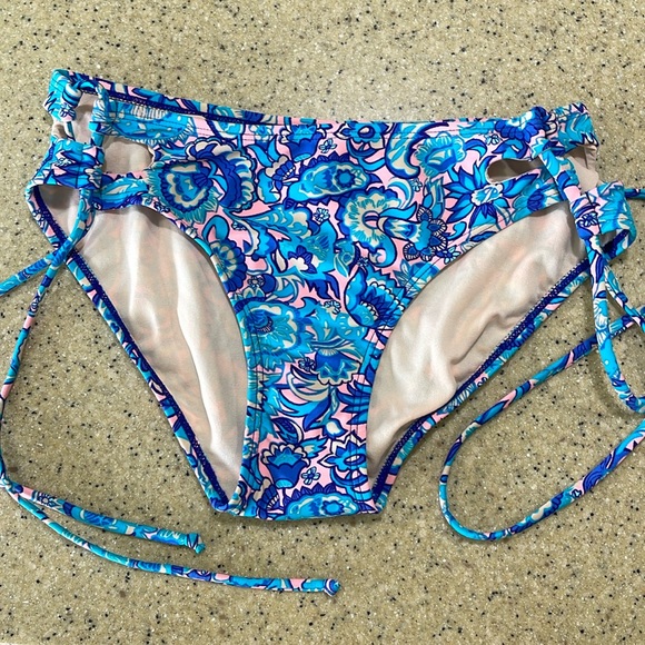 Swim bottoms. Target brand. New w/ tags. - Picture 1 of 4